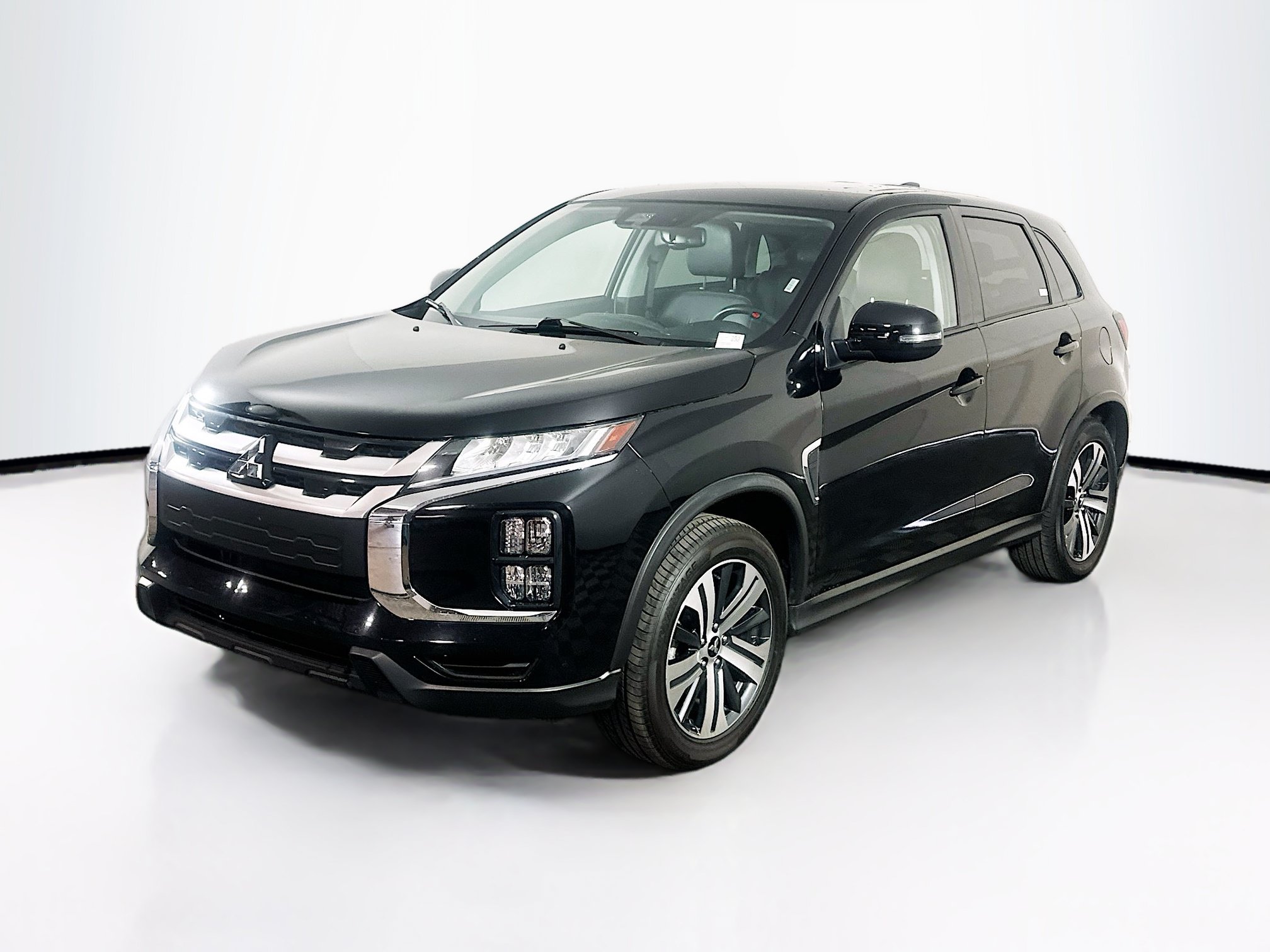 Used 2023 Mitsubishi Outlander Sport SE image 3