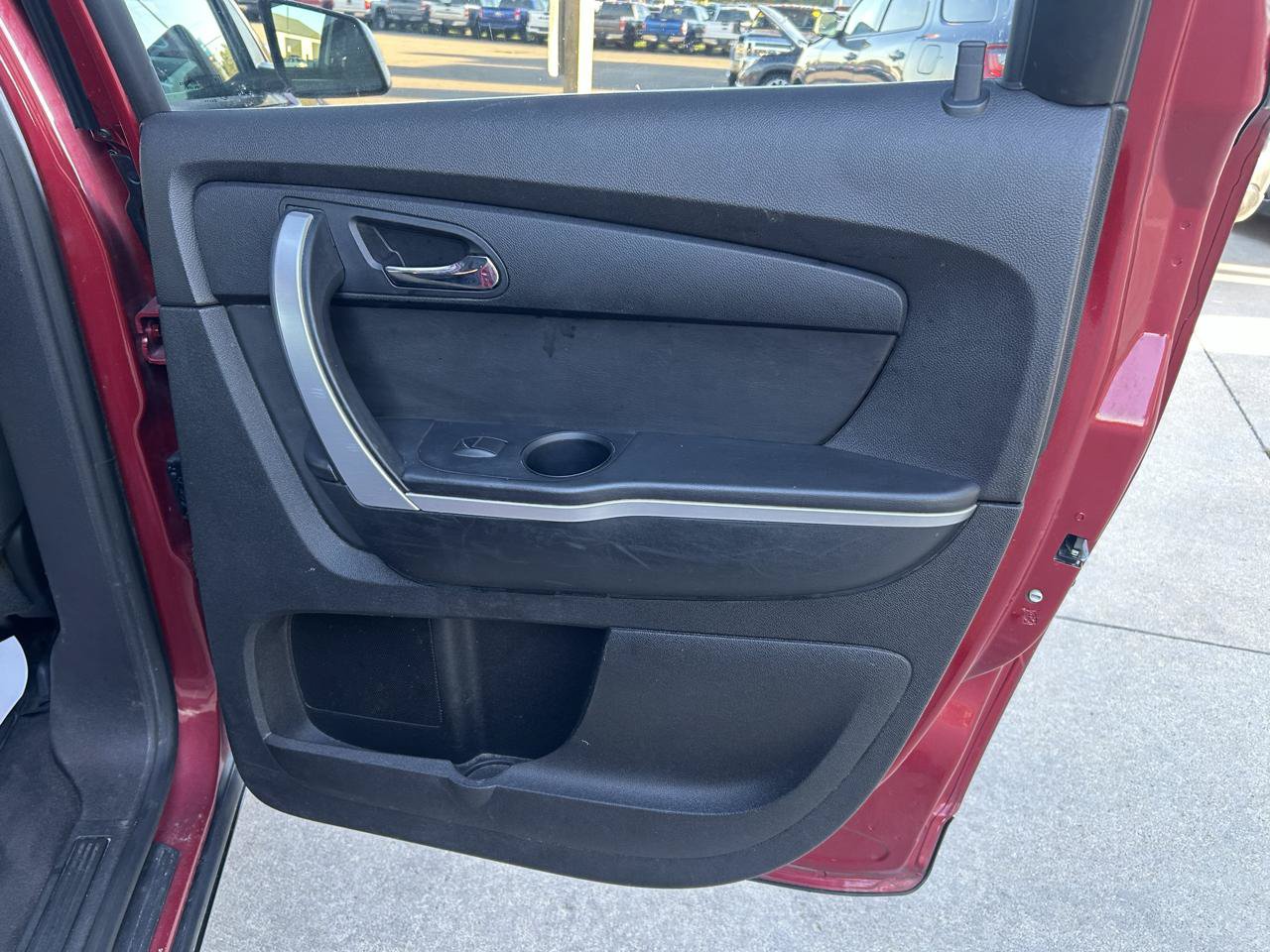 Used 2012 GMC Acadia SLE FWD image 16