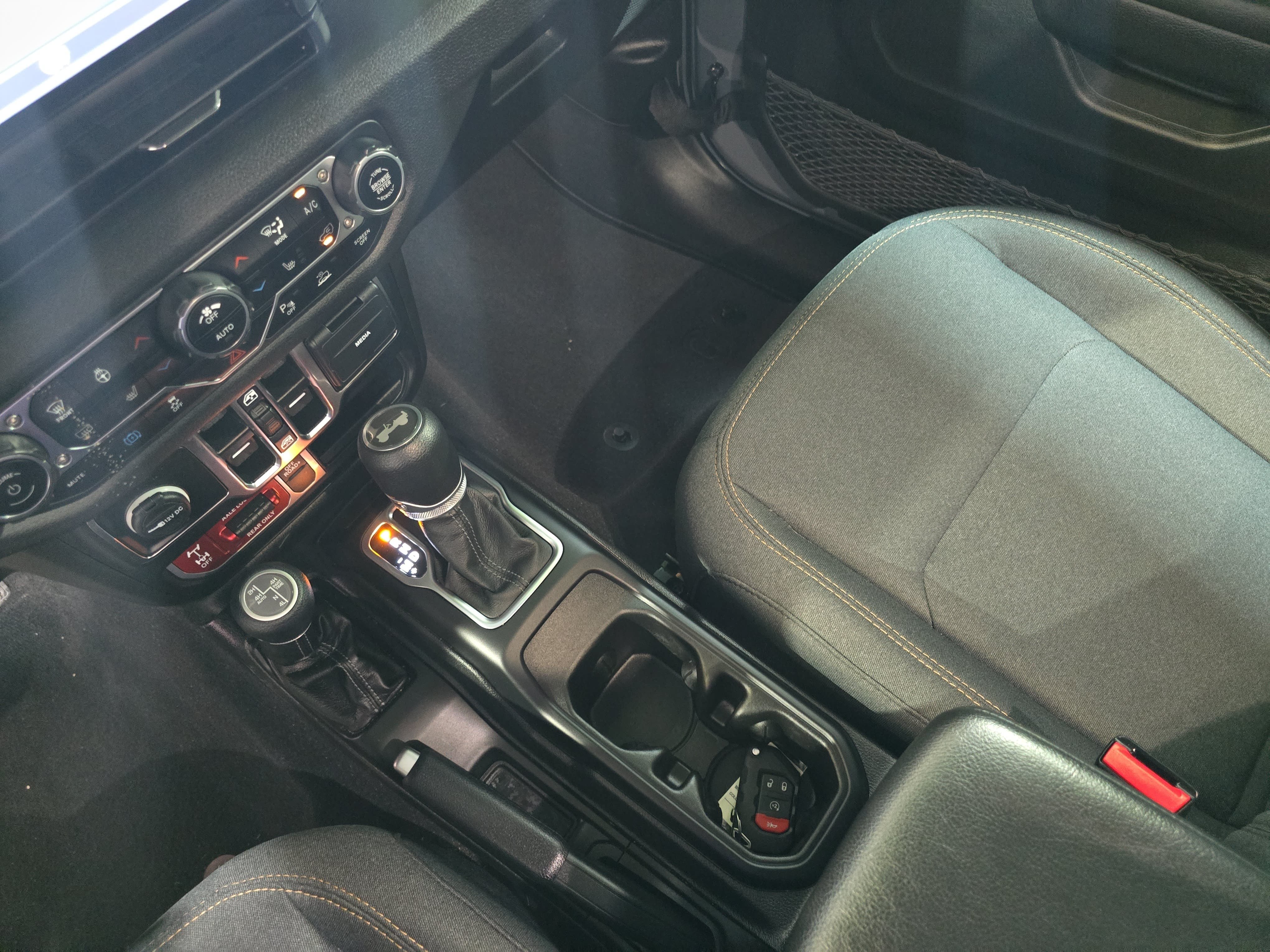 Used 2024 Jeep Wrangler Unlimited AWD/4WD image 22