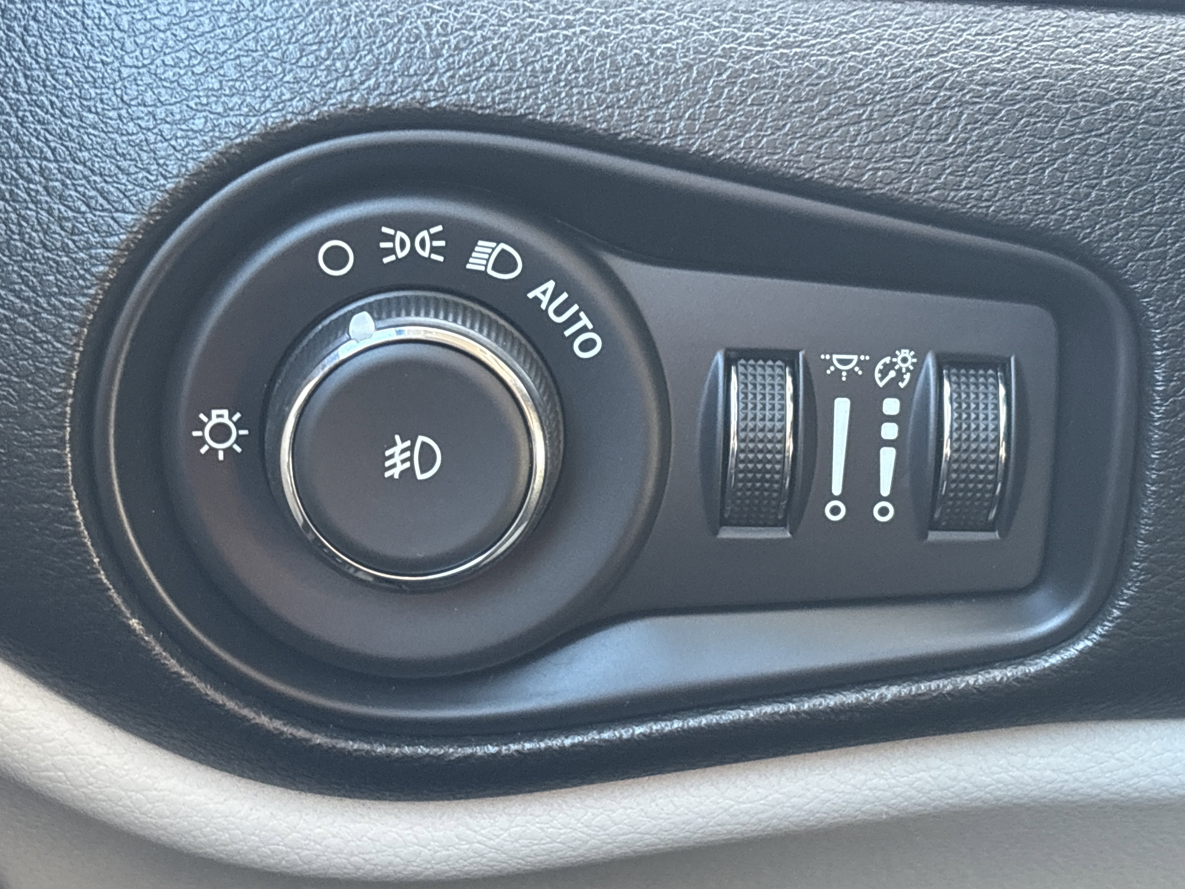 Used 2022 Jeep Renegade Latitude image 31