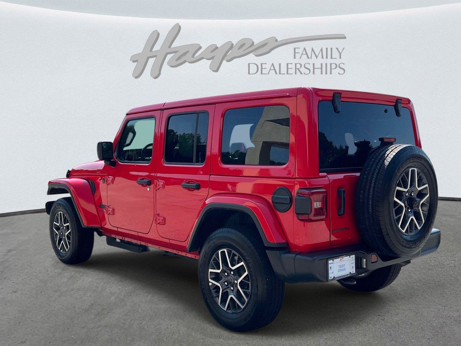 Used 2026 Jeep Wrangler Unlimited Sahara AWD/4WD image 5