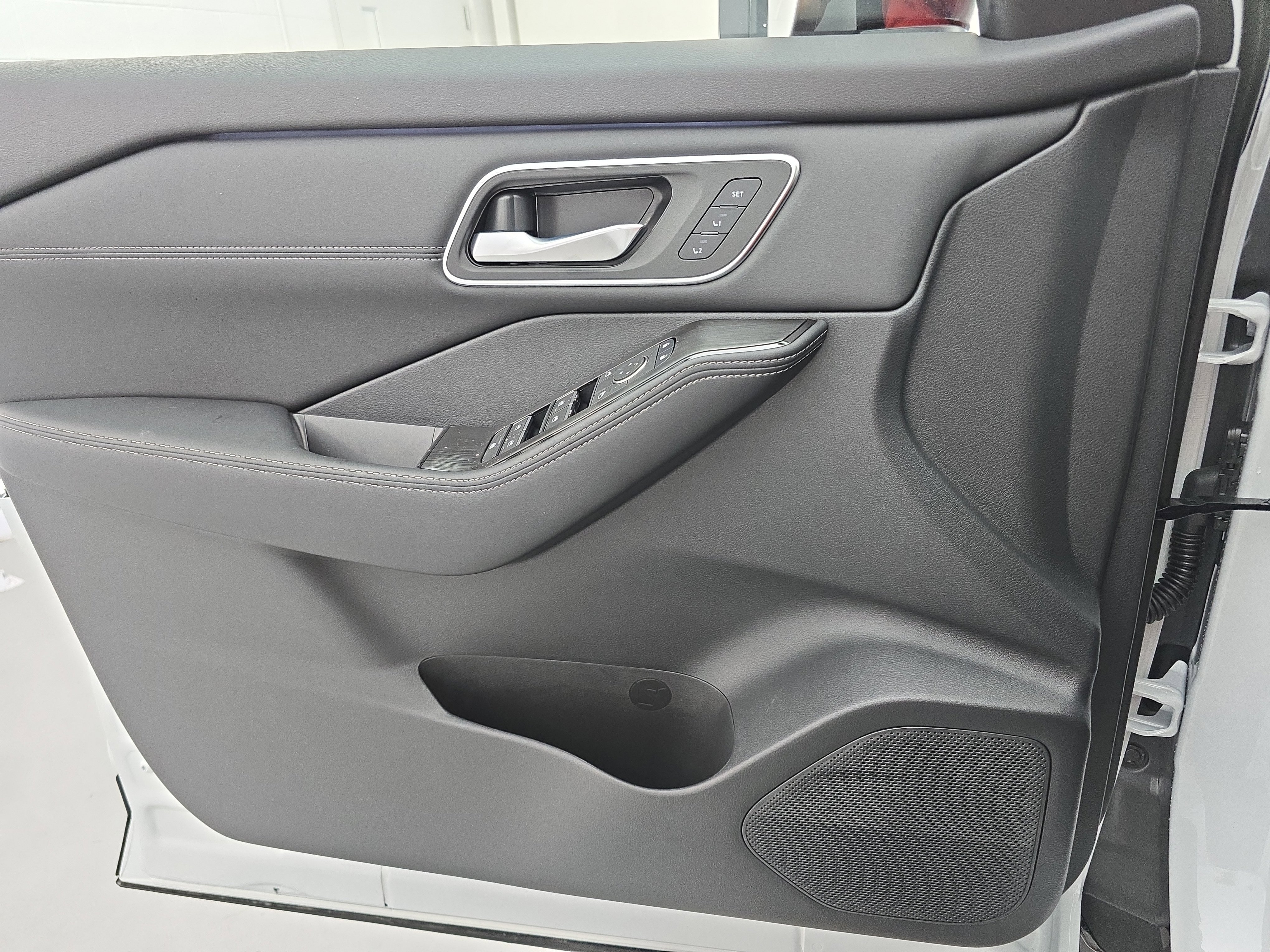 New 2026 Nissan Rogue Platinum image 27