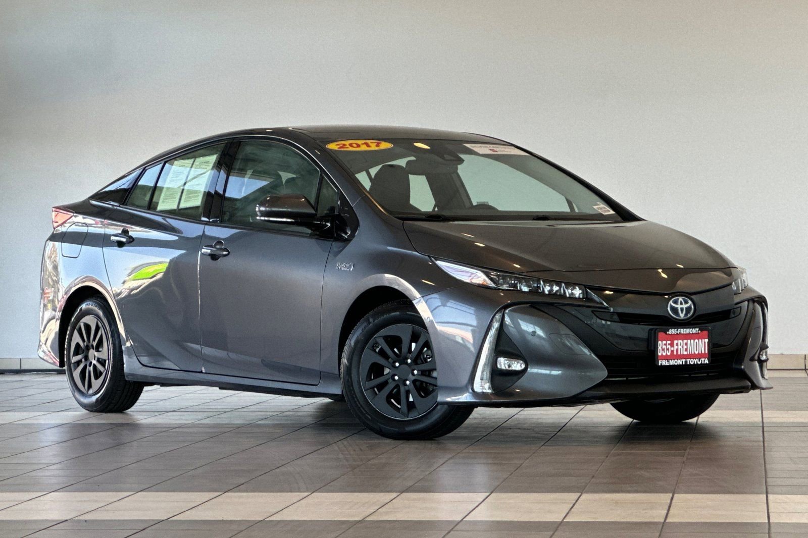 Certified 2017 Toyota Prius Prime Advanced image 2