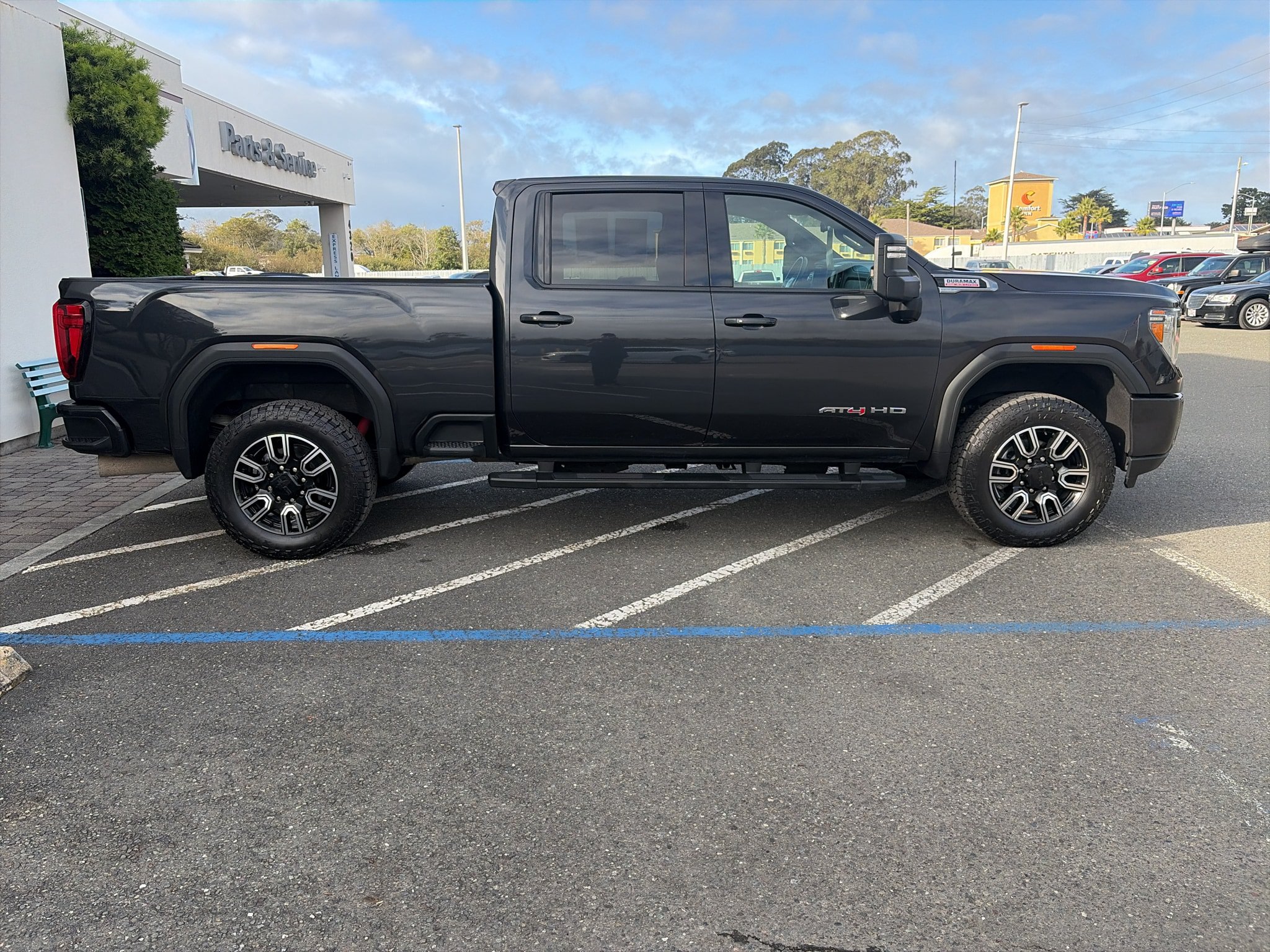 Used 2020 GMC Sierra 2500 AT4 w/ AT4 Premium Package AWD/4WD image 10