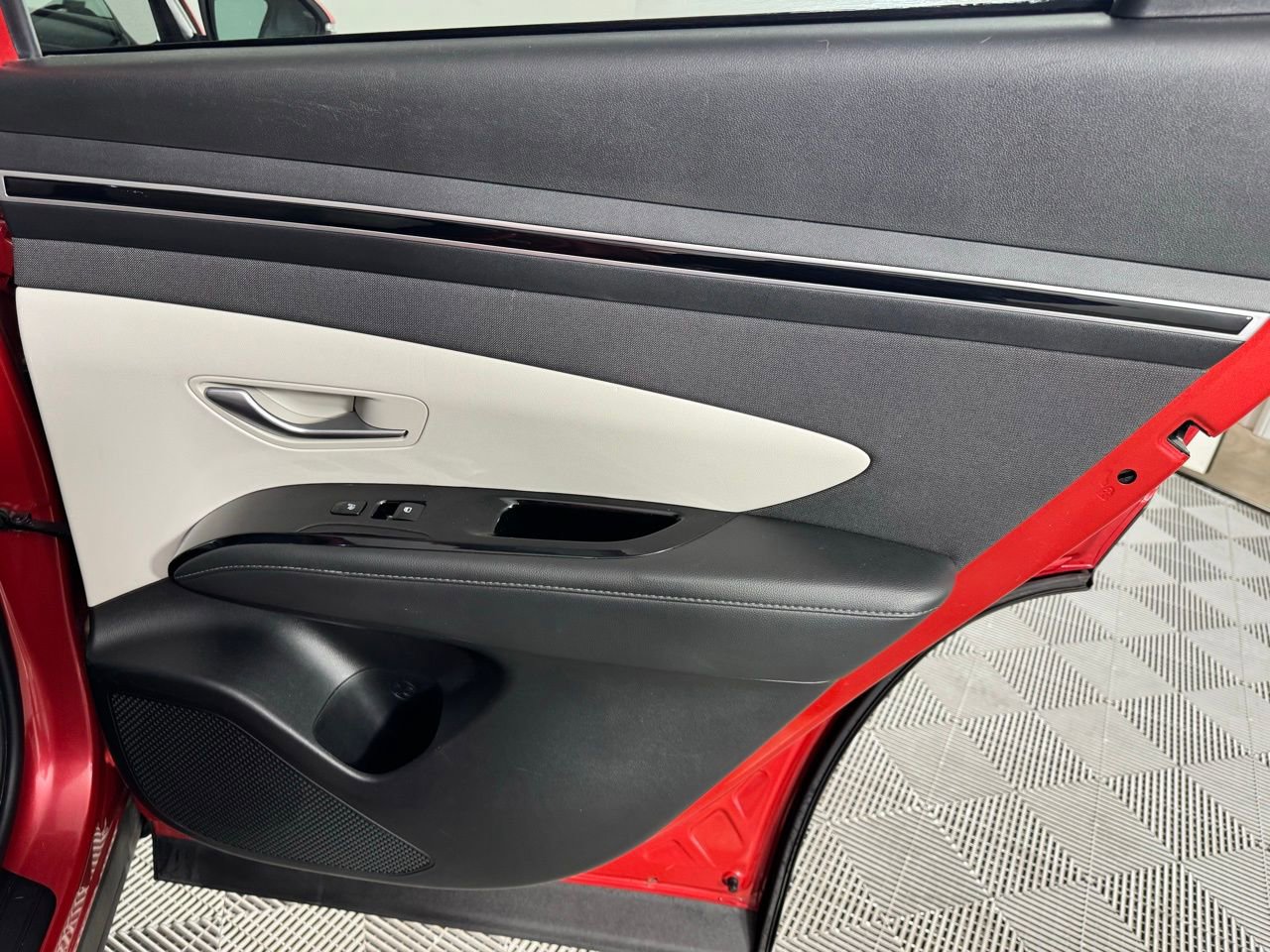 Used 2023 Hyundai Tucson Limited image 28