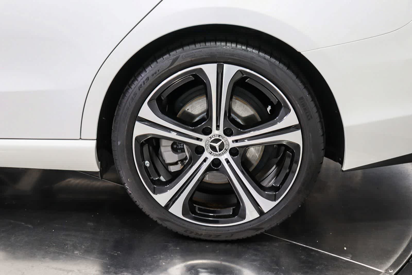 Used 2025 Mercedes-Benz C 300 Sedan image 10