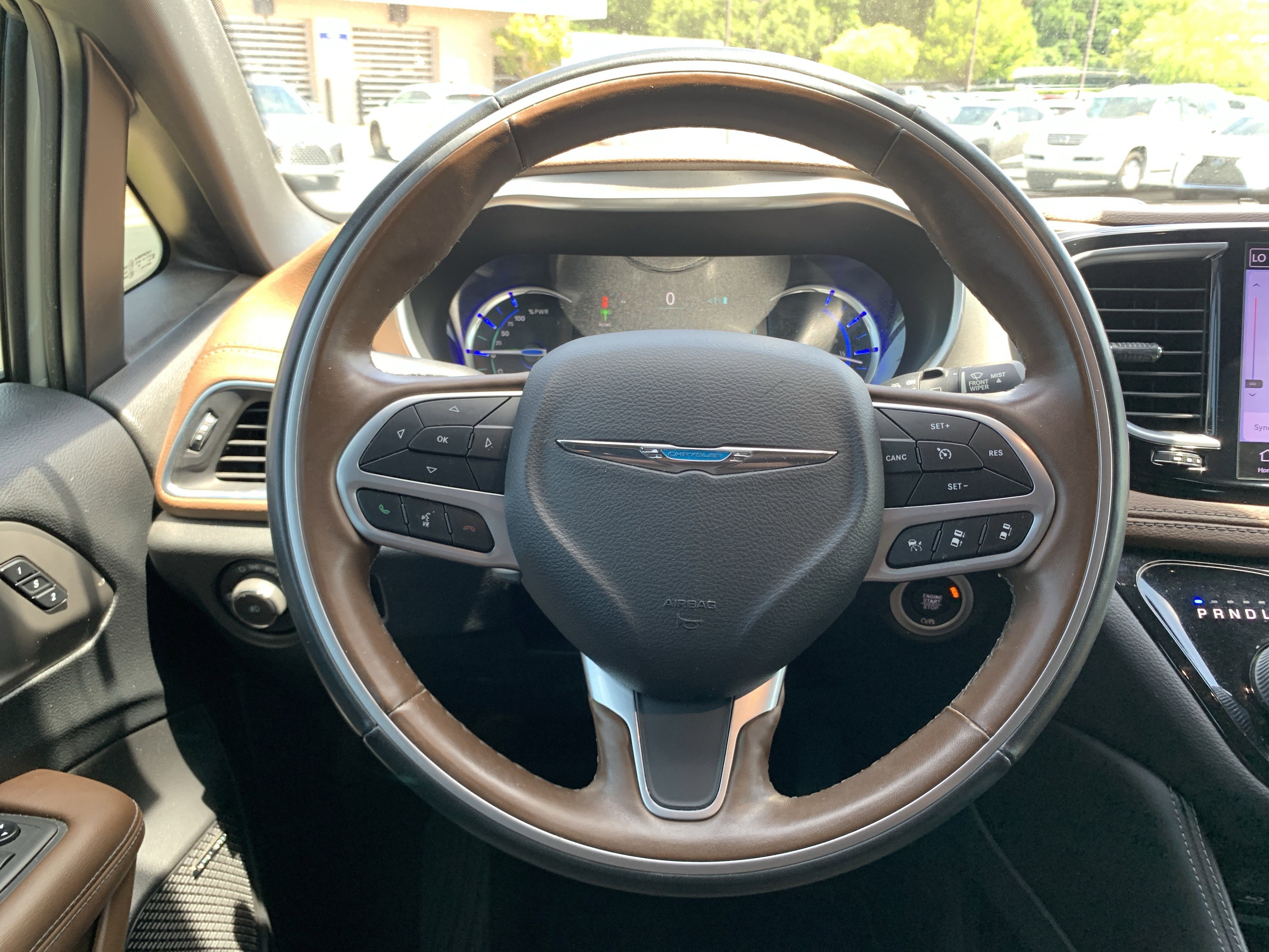 Used 2021 Chrysler Pacifica Limited w/ Uconnect Theater Family Group FWD image 18