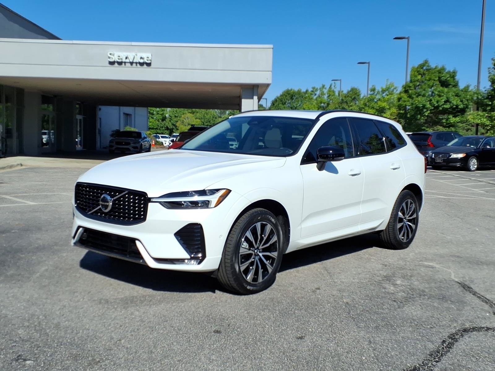 Certified 2024 Volvo XC60 B5 Plus AWD/4WD image 7