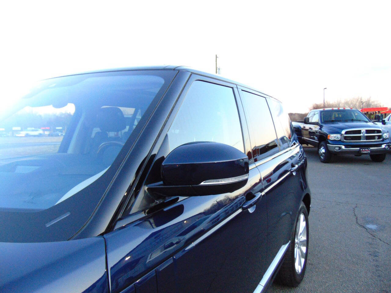 Used 2017 Land Rover Range Rover HSE image 61