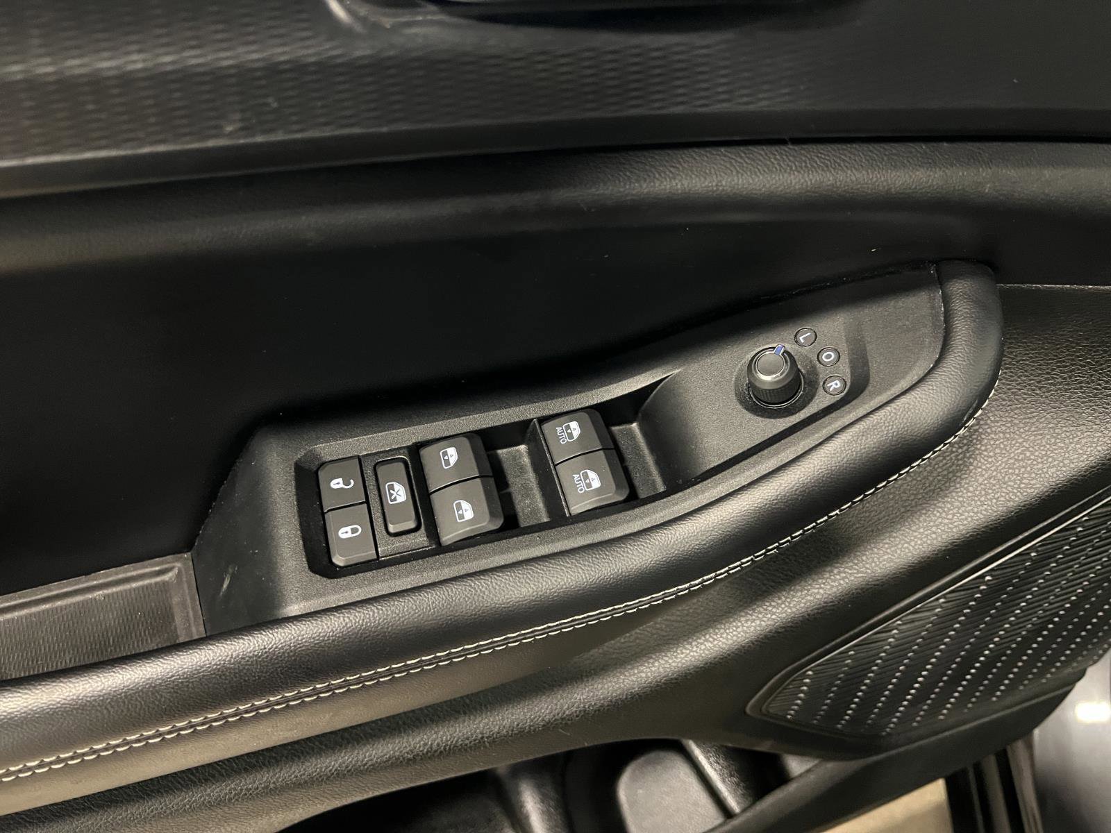 Used 2023 Jeep Grand Cherokee Laredo image 25