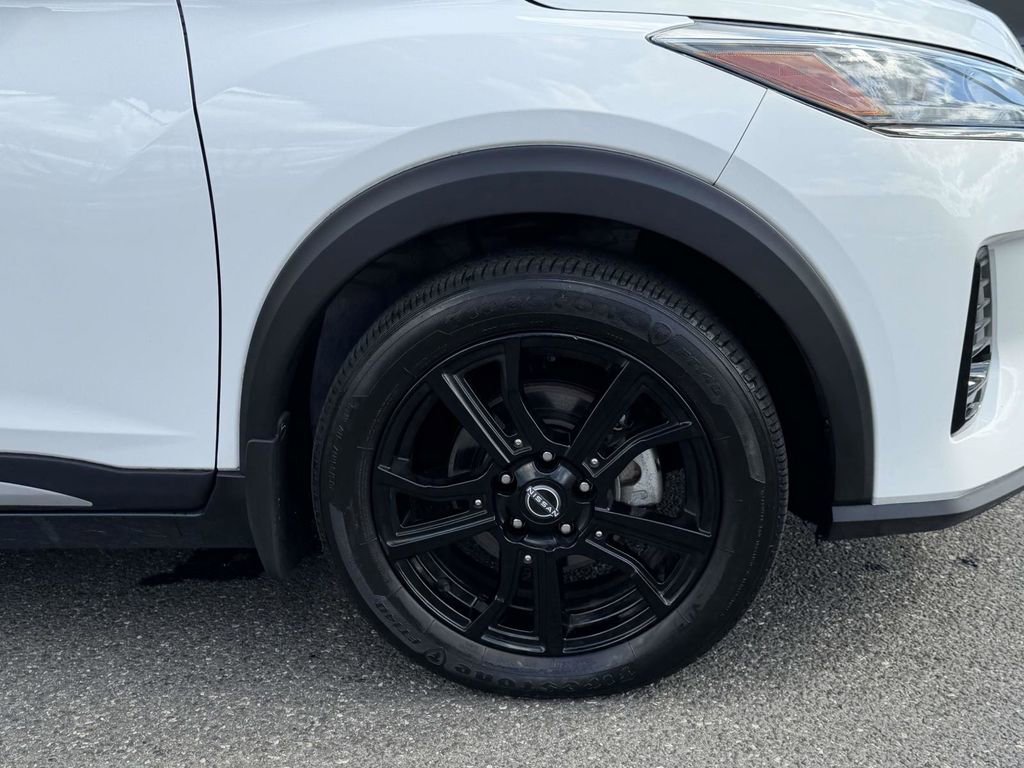 Used 2023 Nissan Kicks SR w/ SR Premium Package FWD image 12