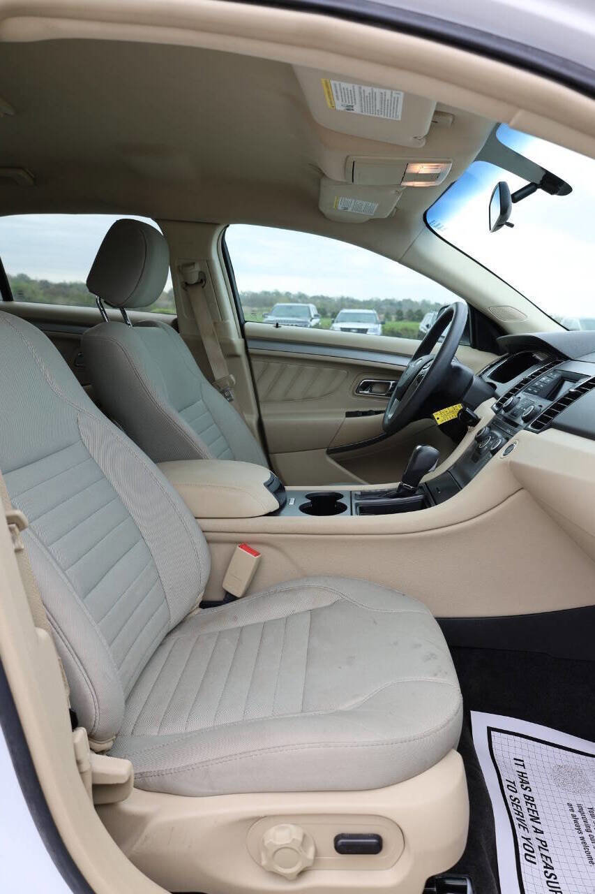 Used 2017 Ford Taurus SE FWD image 15