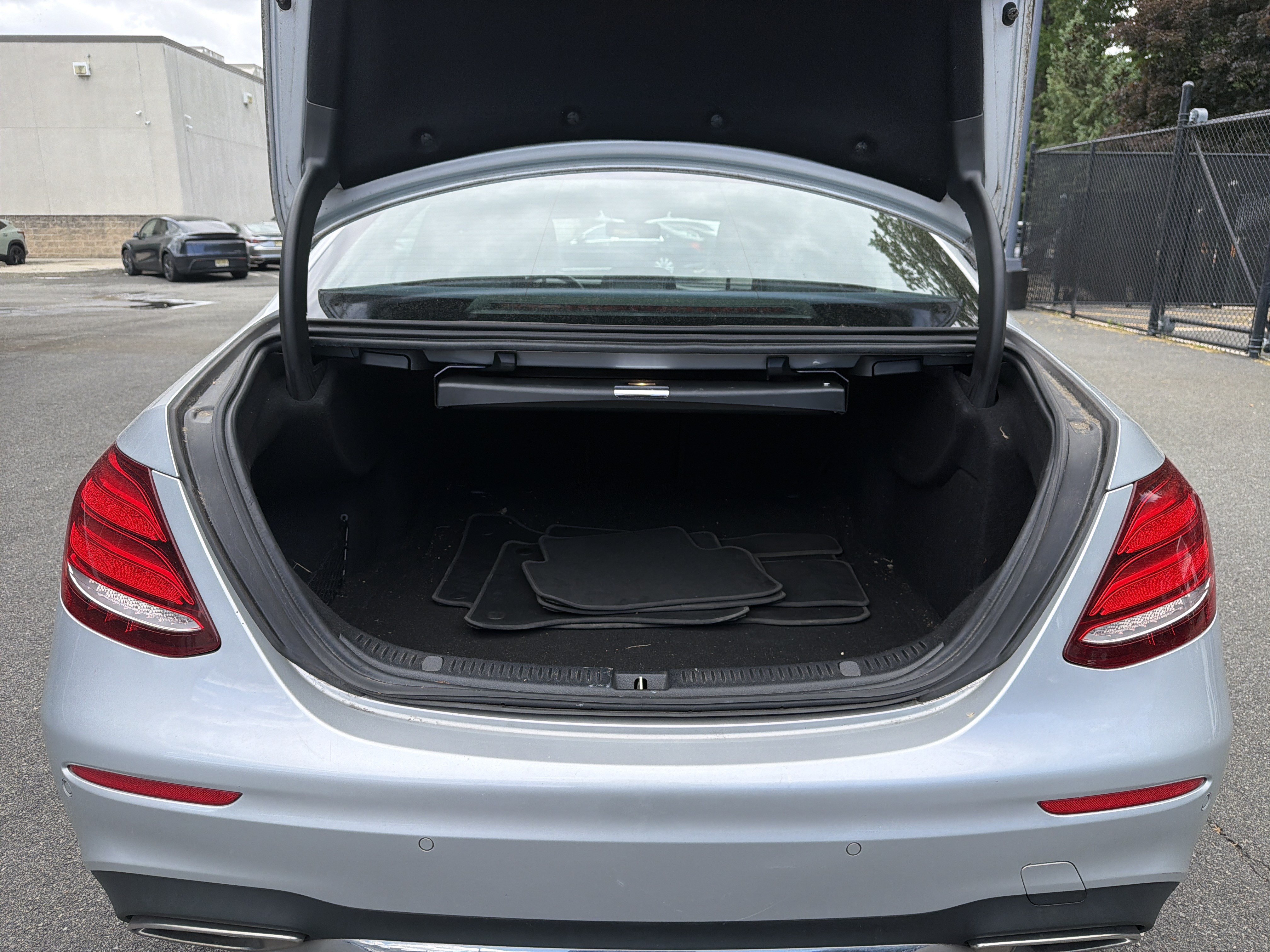 Used 2017 Mercedes-Benz E 300 4MATIC image 28