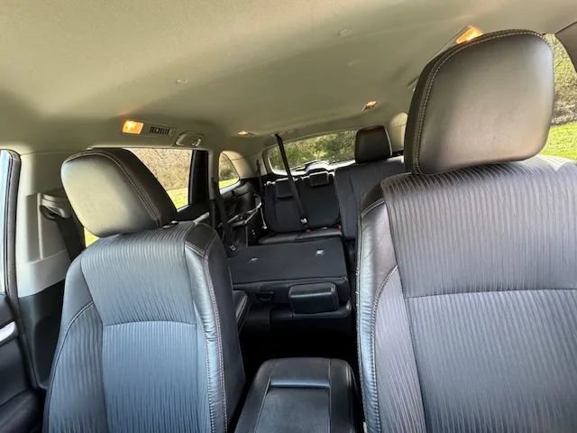 Used 2018 Toyota Highlander Plus AWD/4WD image 23