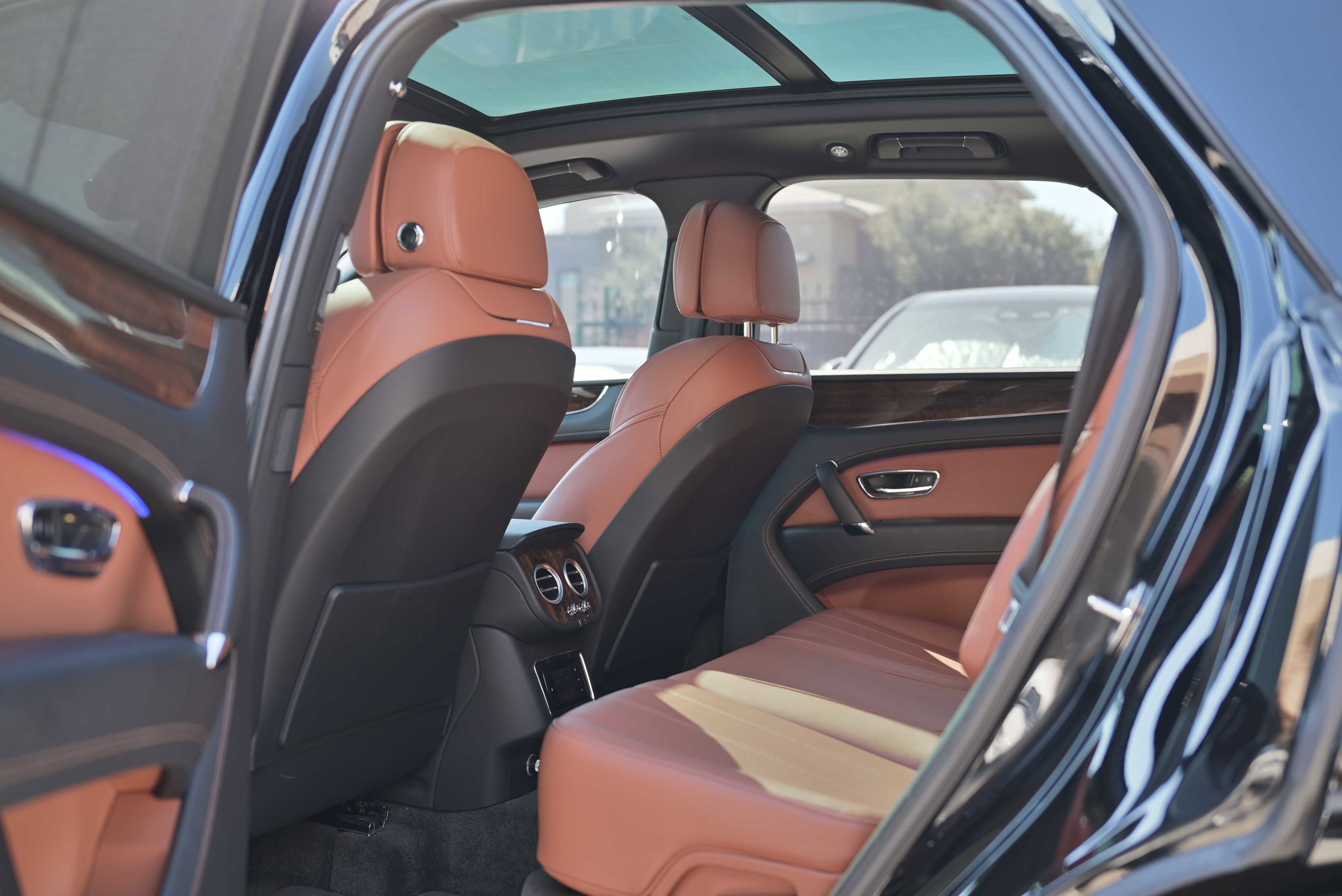 Used 2018 Bentley Bentayga AWD/4WD image 10