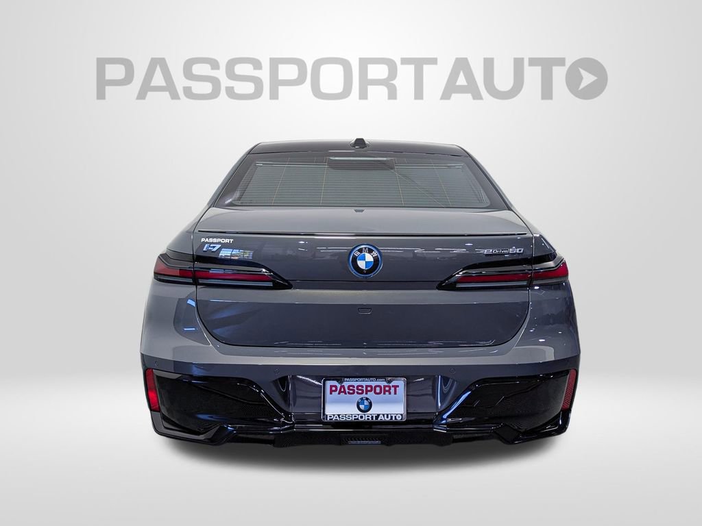 Used 2026 BMW i7 eDrive50 w/ Executive Package RWD image 6