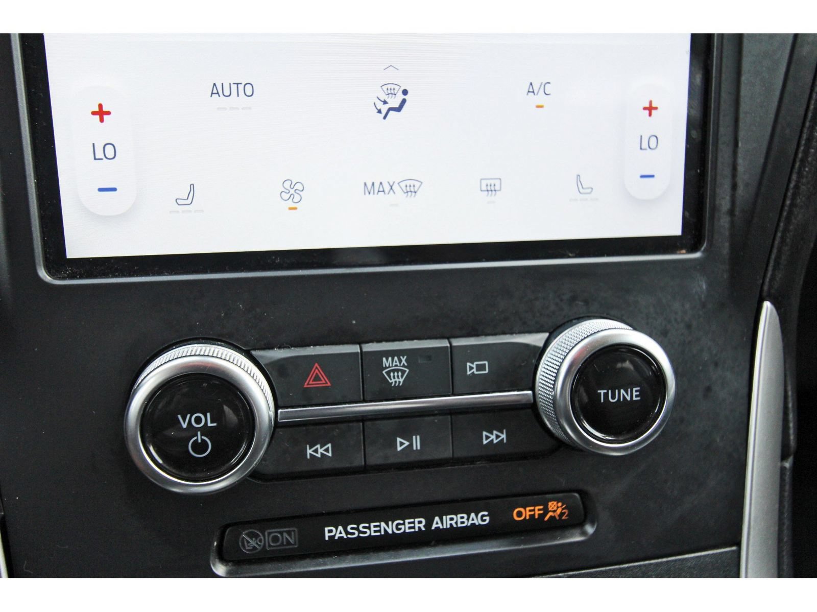 Used 2024 Ford Edge SEL AWD/4WD image 28
