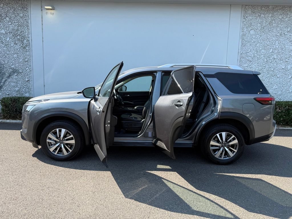 Certified 2025 Nissan Pathfinder SL AWD/4WD image 18