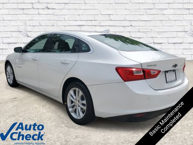 Used 2017 Chevrolet Malibu LT w/ Leather Package FWD image 2