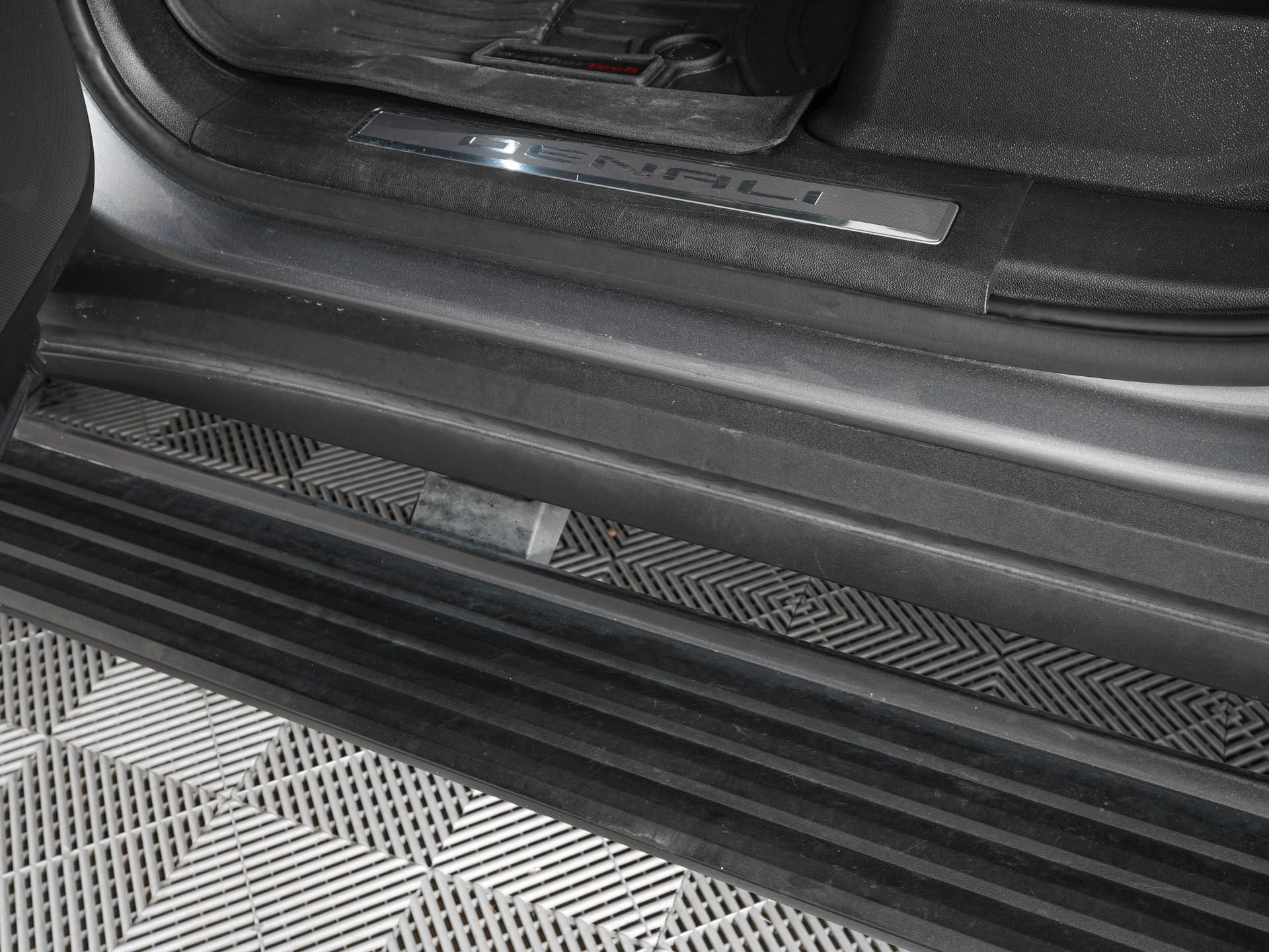 Used 2022 GMC Yukon Denali RWD image 17