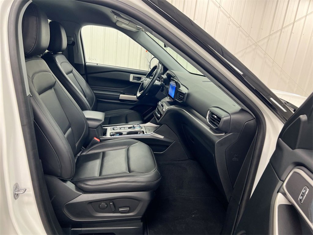 Used 2022 Ford Explorer XLT w/ Equipment Group 202A image 21