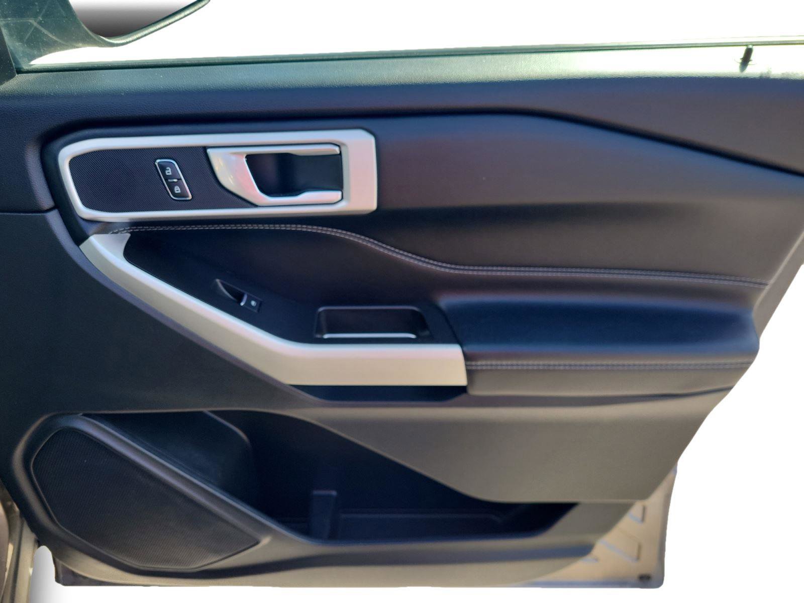 Used 2021 Ford Explorer XLT w/ Equipment Group 202A image 25