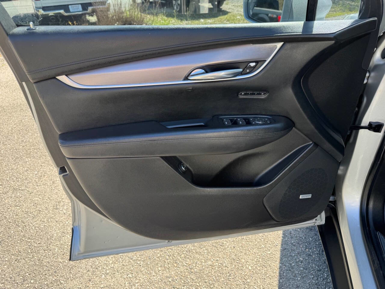 Used 2017 Cadillac XT5 Luxury image 39