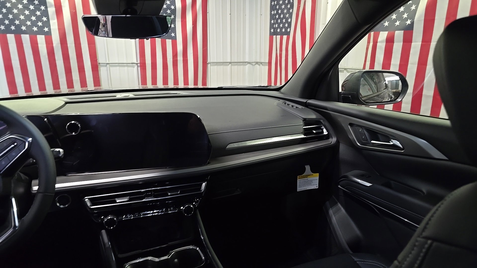 New 2026 Chevrolet Traverse LT w/ Driver Confidence Package AWD/4WD image 17