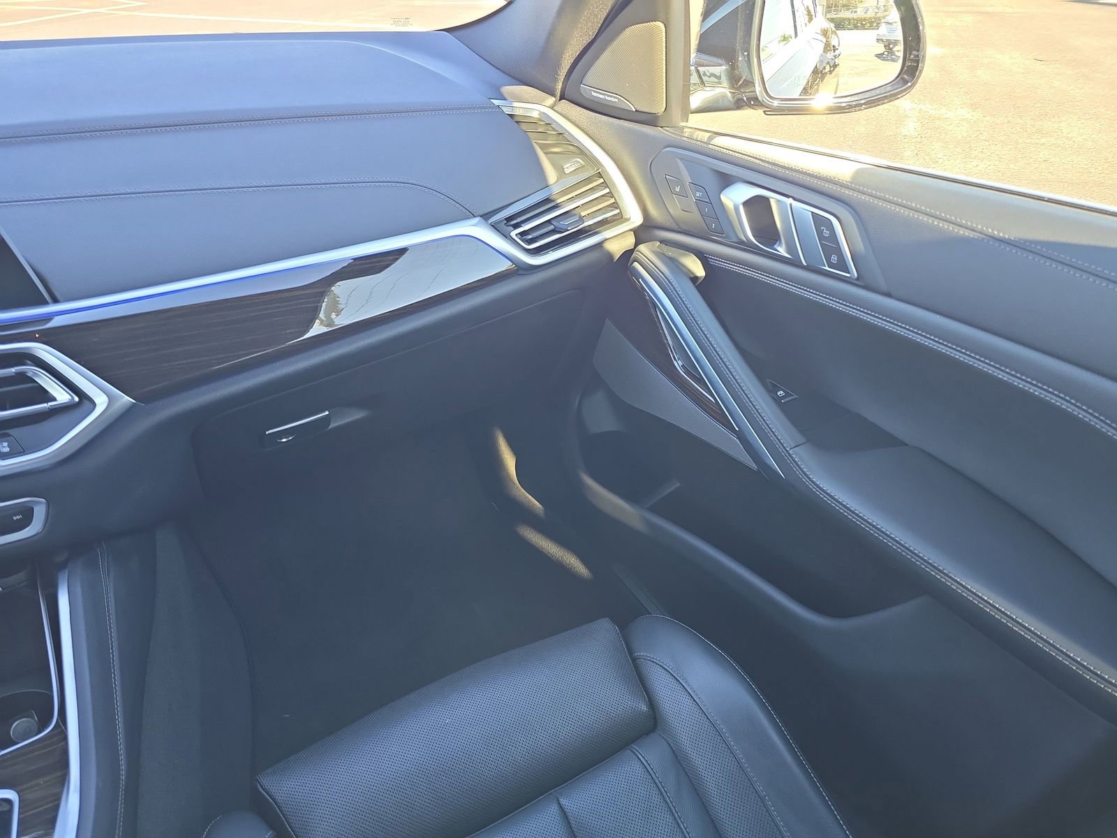 Used 2021 BMW X6 sDrive40i w/ Premium Package image 12