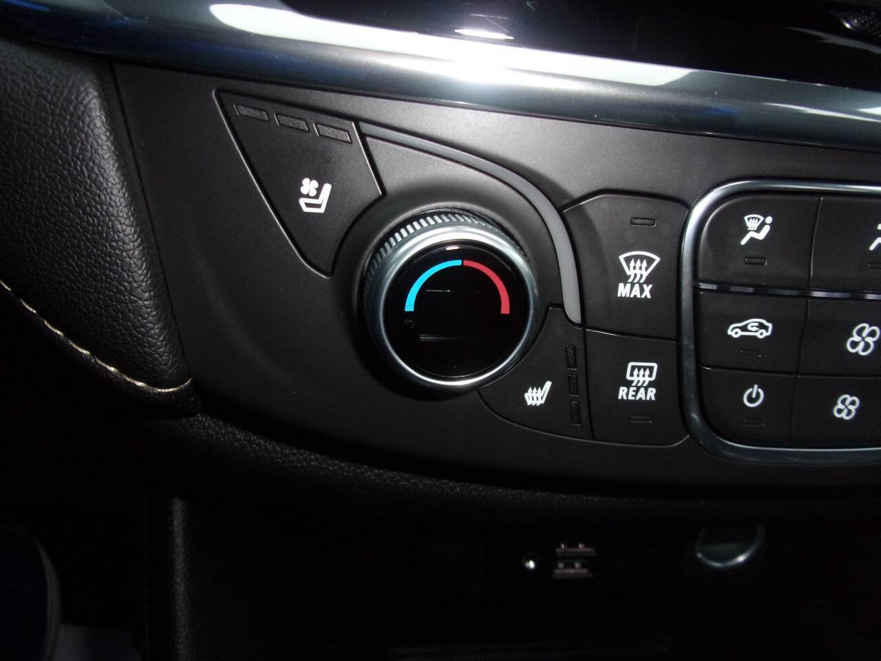 Used 2023 Chevrolet Traverse Premier image 23