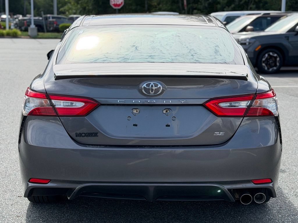 Used 2018 Toyota Camry SE w/ Moonroof Package FWD image 4