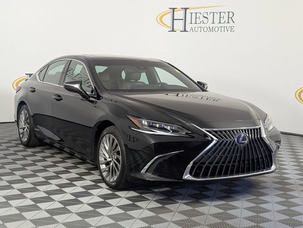 Used 2022 Lexus ES 300h Ultra Luxury w/ Protection Package (P3) FWD image 2