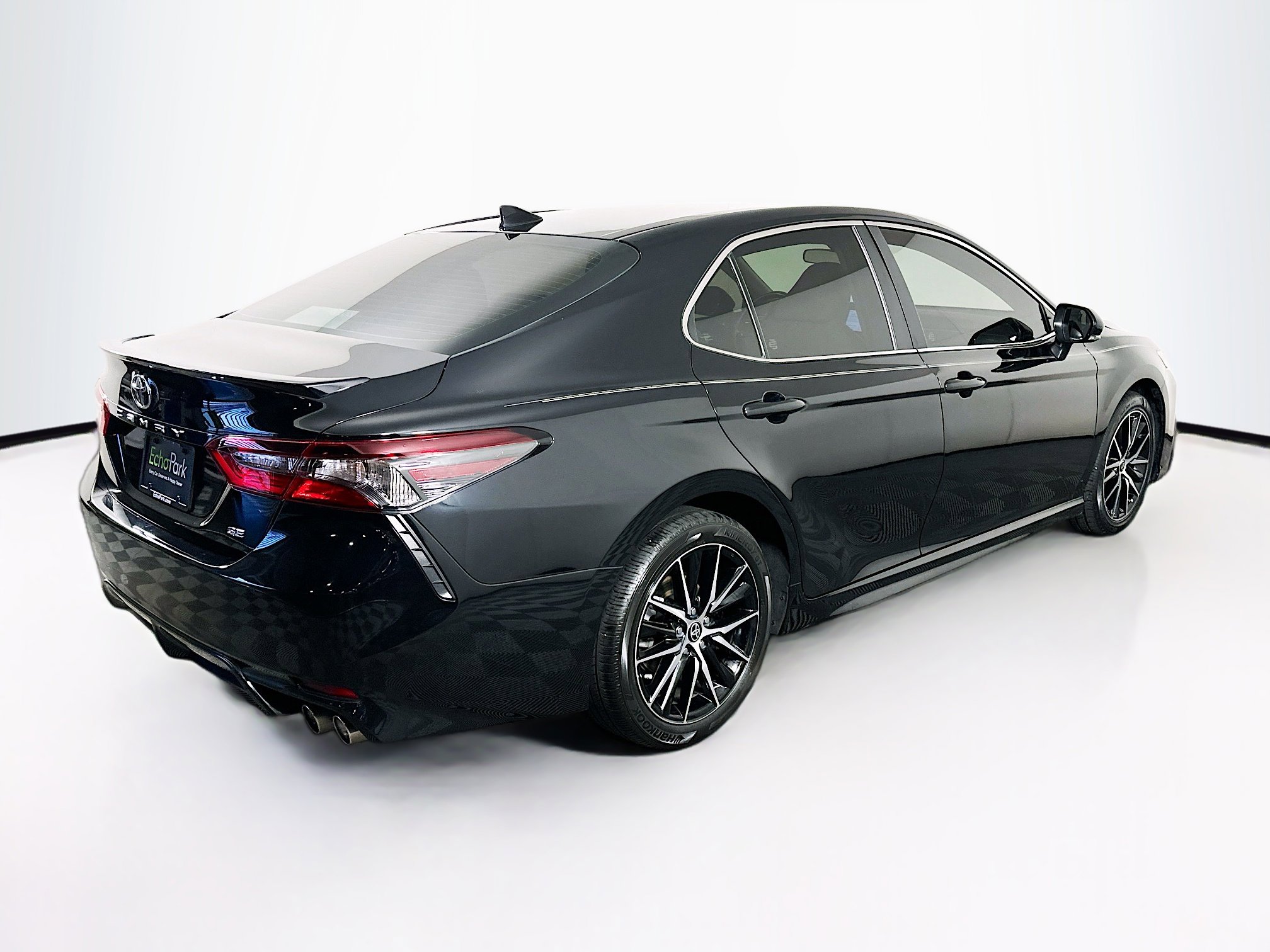 Used 2024 Toyota Camry SE image 9