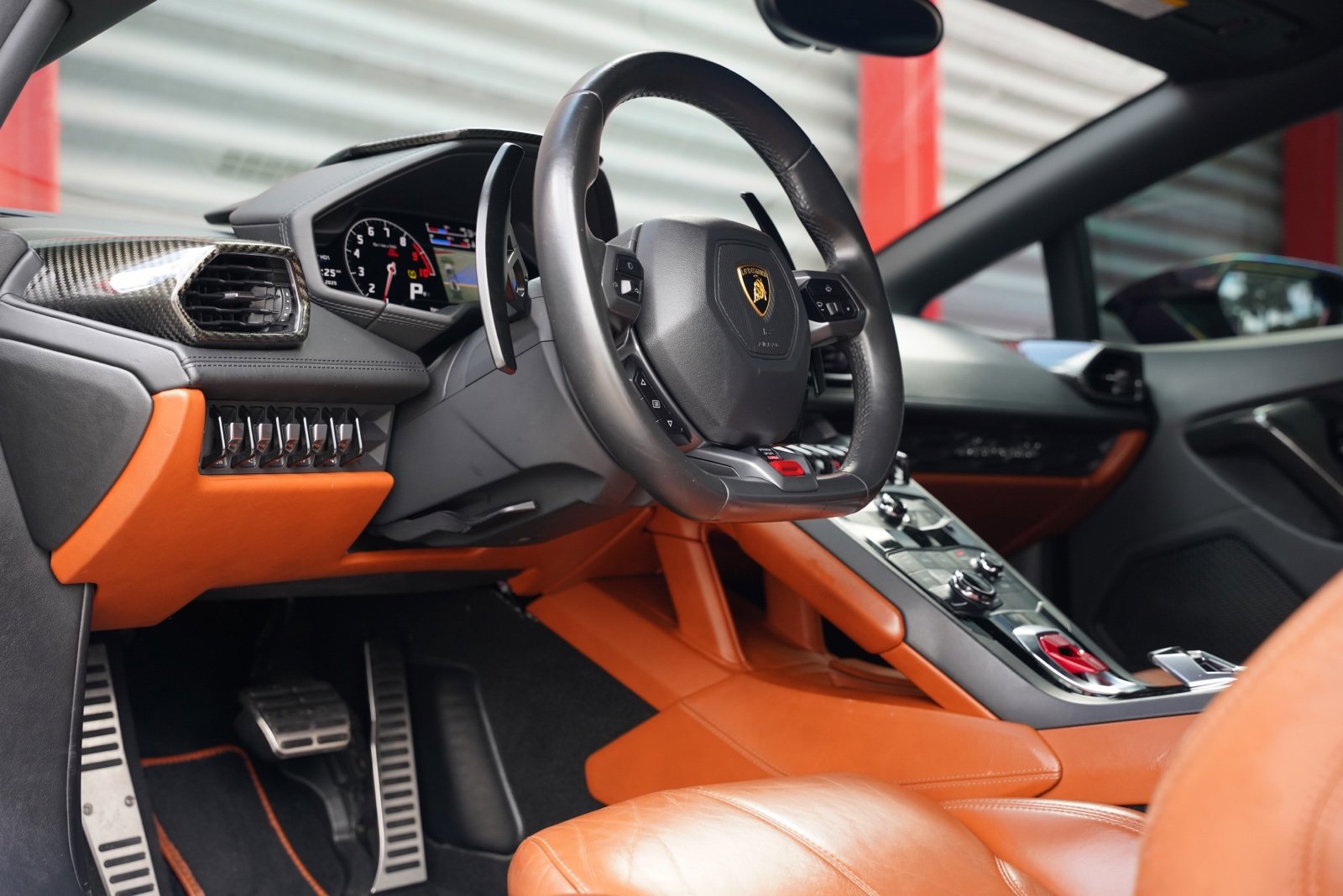 Used 2016 Lamborghini Huracan LP 610-4 image 3