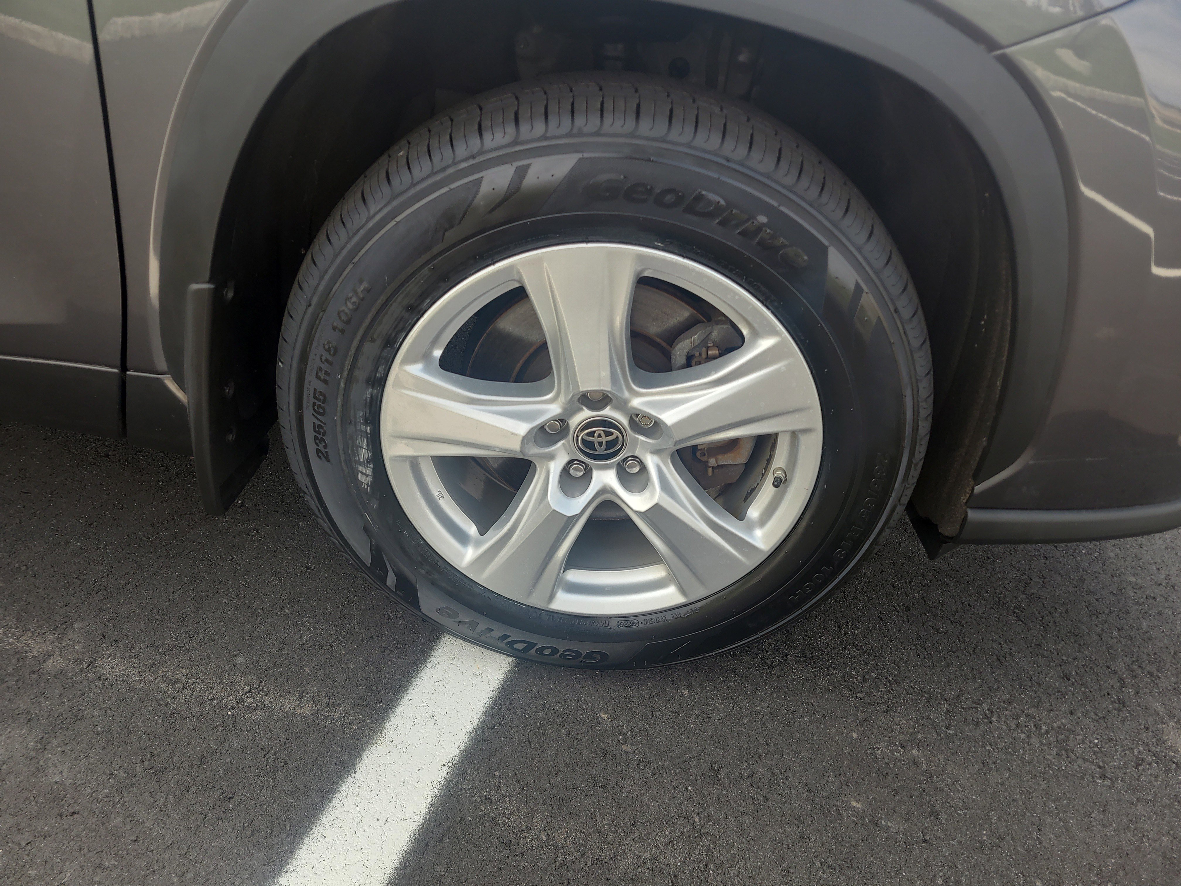 Used 2023 Toyota Highlander L AWD/4WD image 13