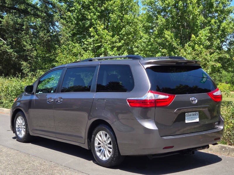 Used 2016 Toyota Sienna XLE FWD image 10