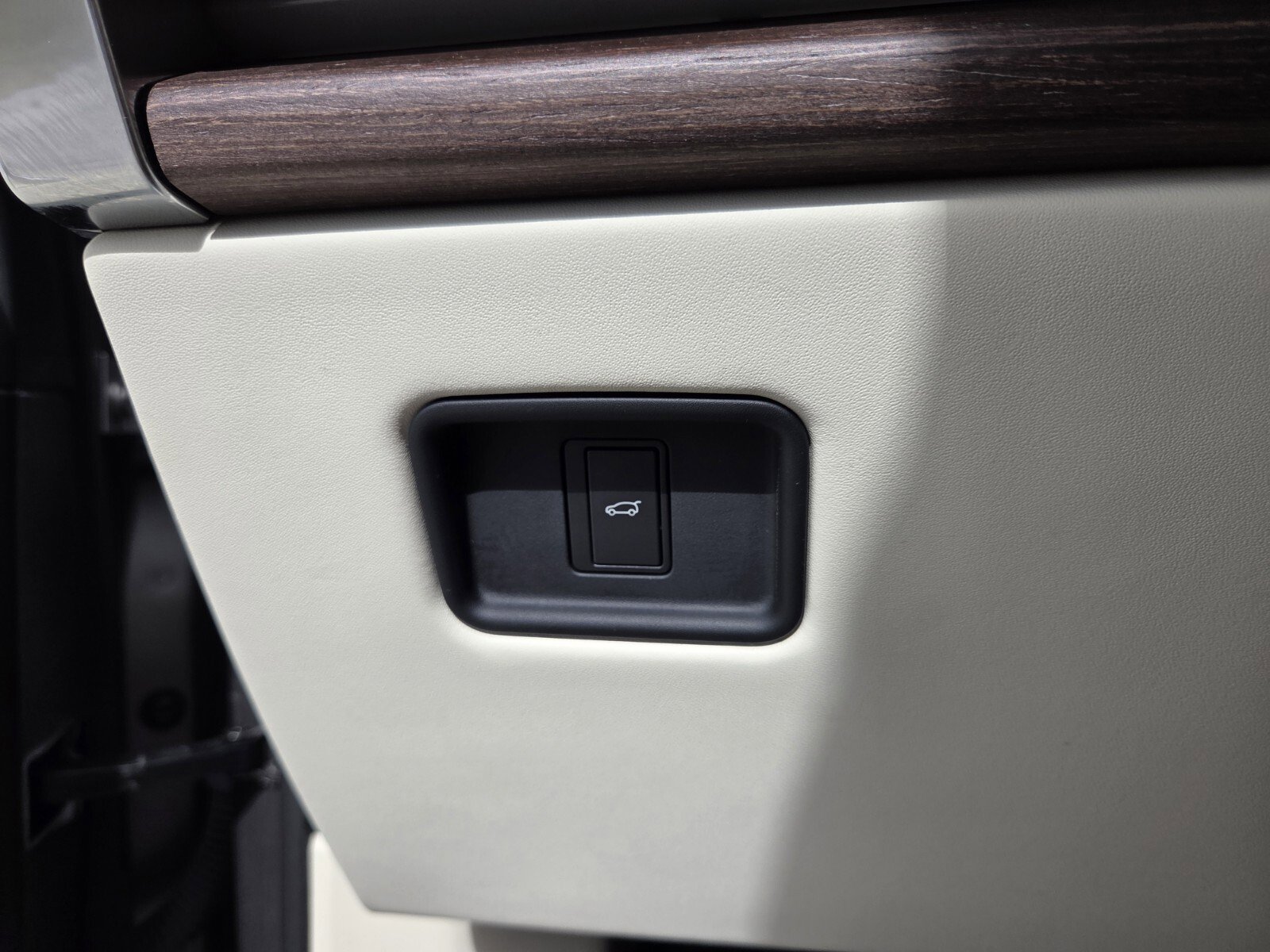 Certified 2023 Land Rover Range Rover SE image 22