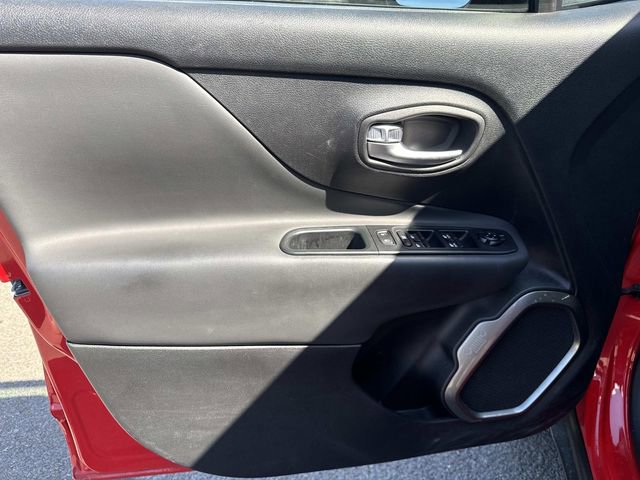 Used 2019 Jeep Renegade Limited w/ UConnect 8.4 Nav Group AWD/4WD image 19