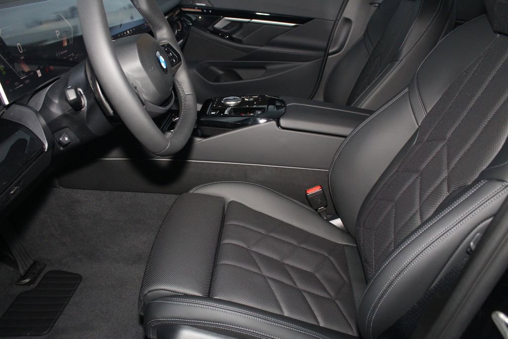 Used 2026 BMW 530i xDrive w/ Premium Package AWD/4WD image 18