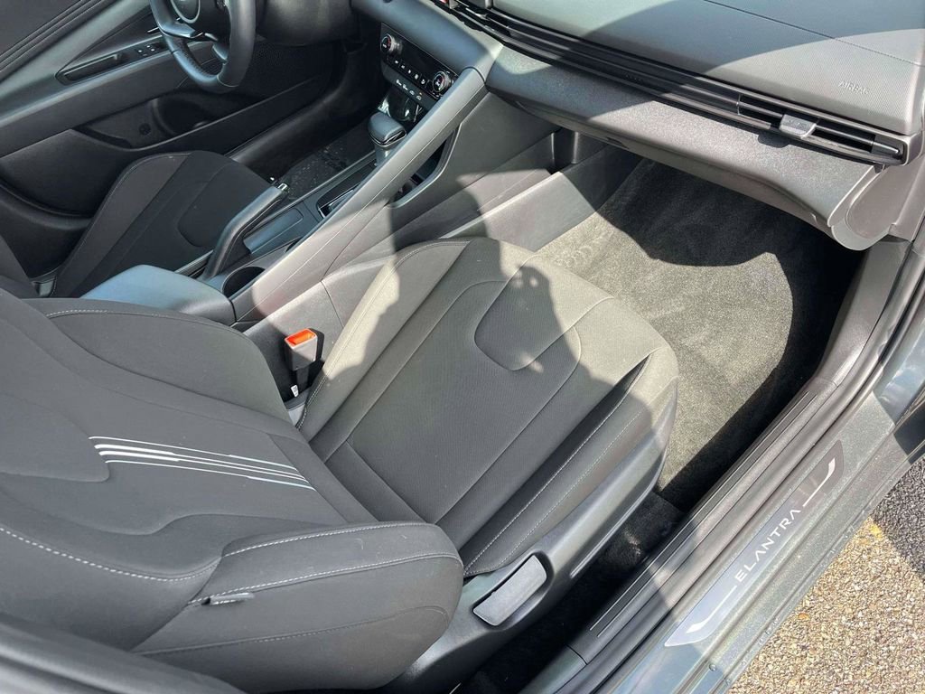 Used 2025 Hyundai Elantra Sport image 8