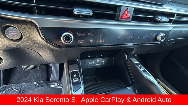 Used 2024 Kia Sorento S image 14