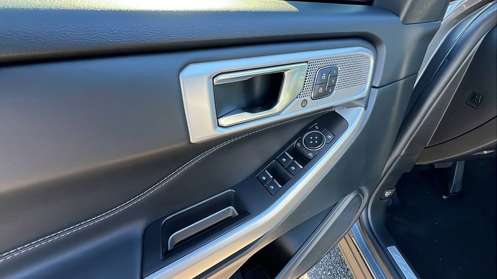 Used 2022 Ford Explorer Limited w/ Equipment Group 301A image 12