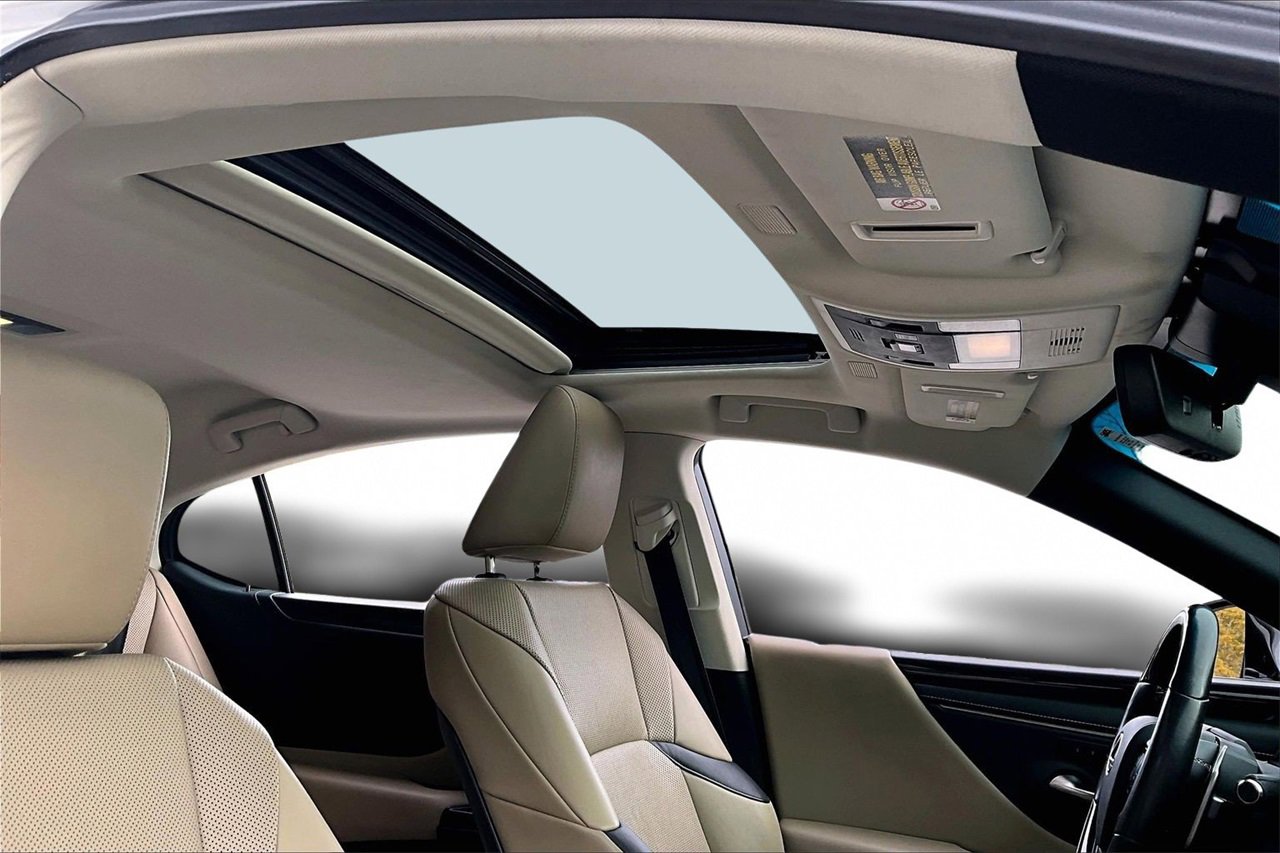 Used 2019 Lexus ES 350 w/ Premium Package image 16