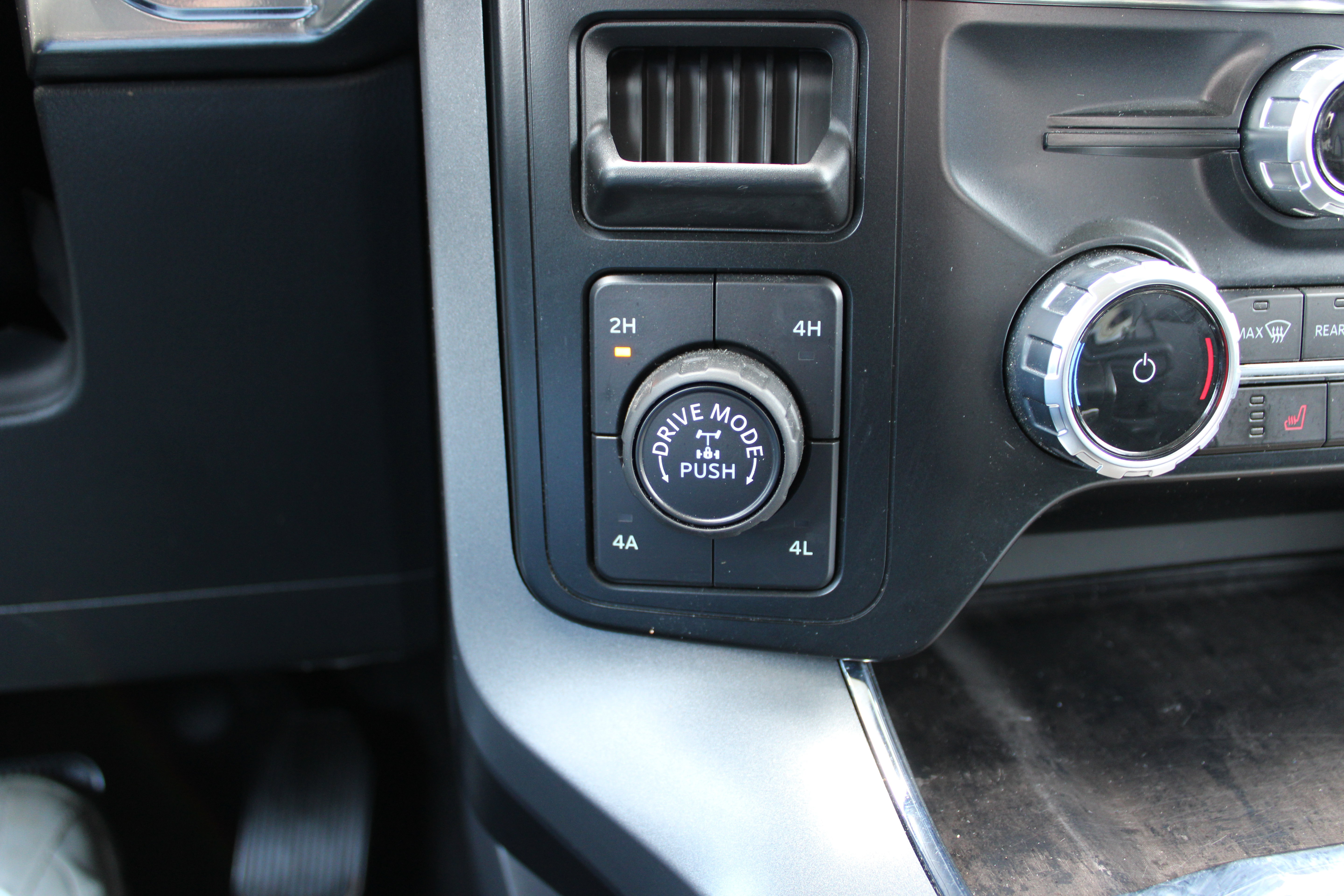 Used 2023 Ford F150 Lariat w/ FX4 Off-Road Package AWD/4WD image 21