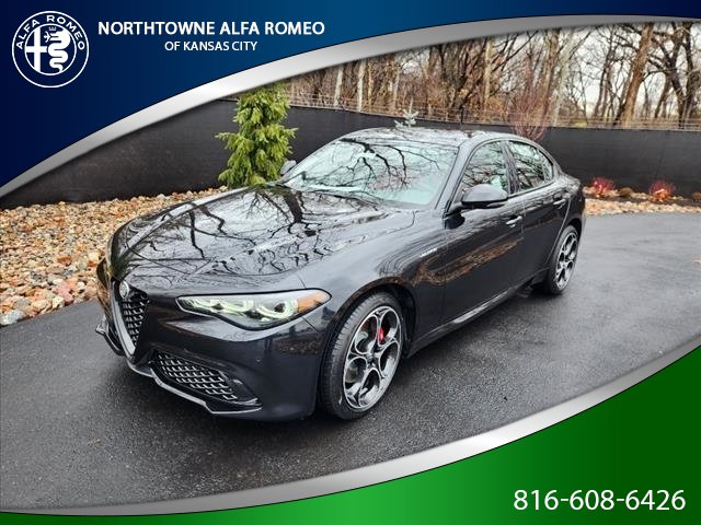 Used 2024 Alfa Romeo Giulia Veloce AWD/4WD image 1