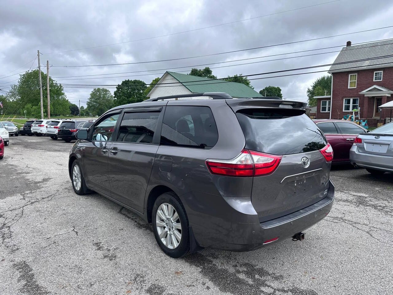 Used 2017 Toyota Sienna XLE w/ XLE Navigation Package AWD/4WD image 8