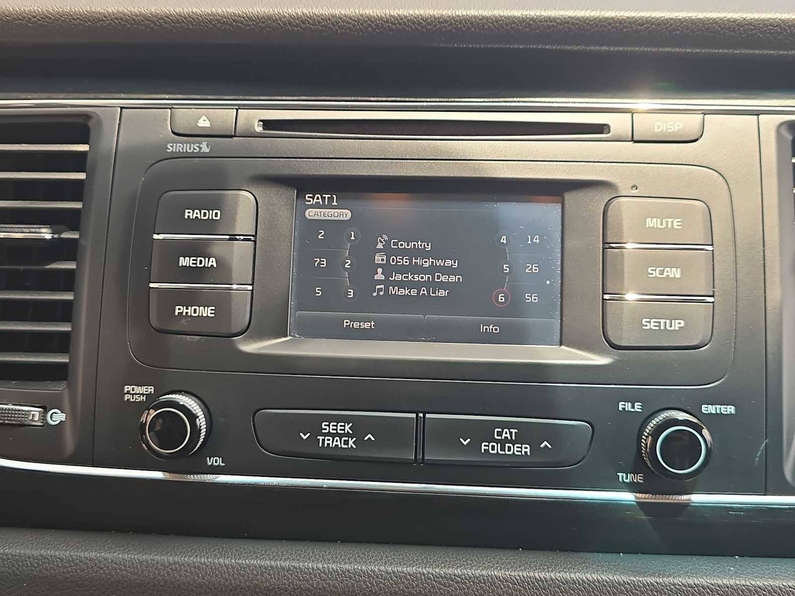 Used 2016 Kia Sedona LX w/ LX Essentials Premium Package FWD image 18