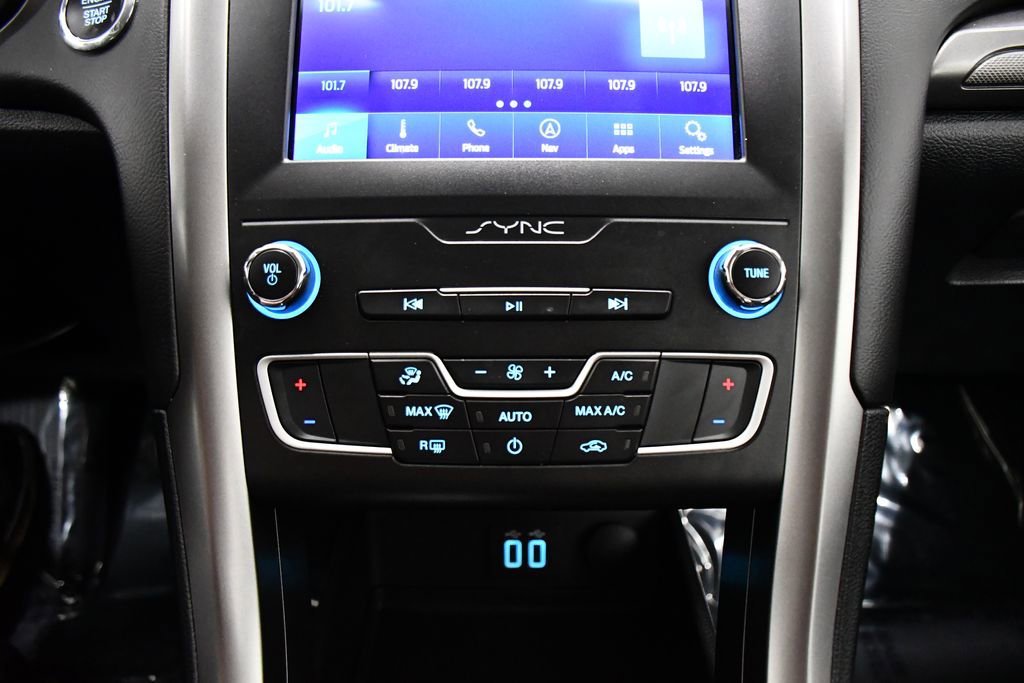 Used 2020 Ford Fusion SE image 14