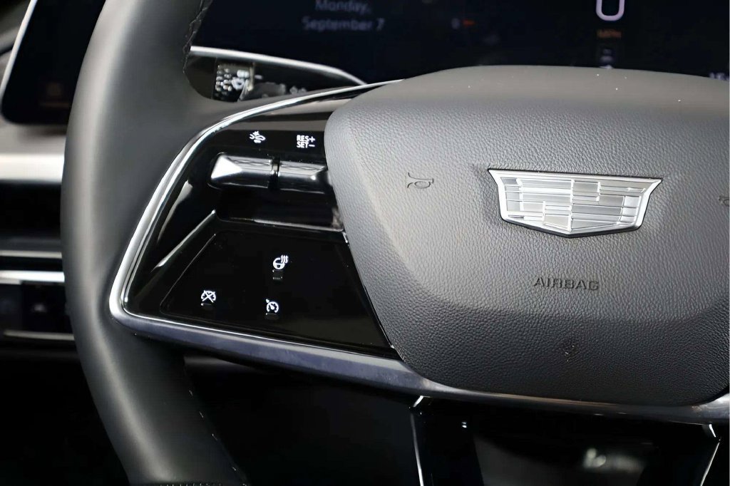 Used 2024 Cadillac Lyriq Luxury RWD image 18