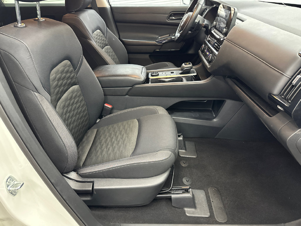 Used 2024 Nissan Pathfinder SV AWD/4WD image 14